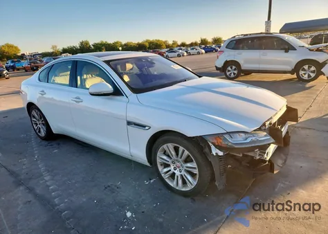 2017 Jaguar Xf Premium из США, поврежденный, VIN SAJBJ4BV4HCY40364
